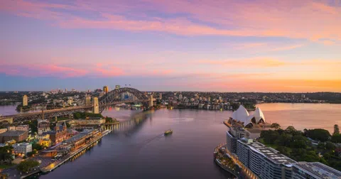 Sydney's Circular Quay in September and Which Bus Tours Pay Off