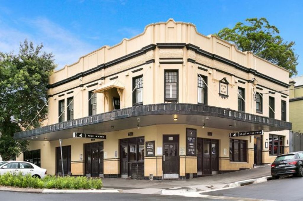 Four in Hand Hotel